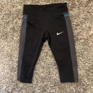 Nike run crop size medium